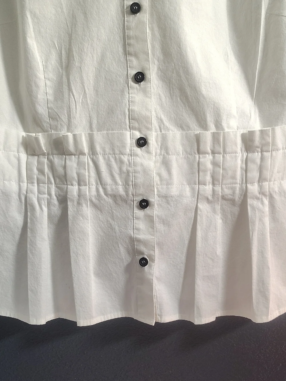 Nexx White Sophisticated Button-Front Pleated Waist Chic Blouse with Black Trim - Picture 5 of 7